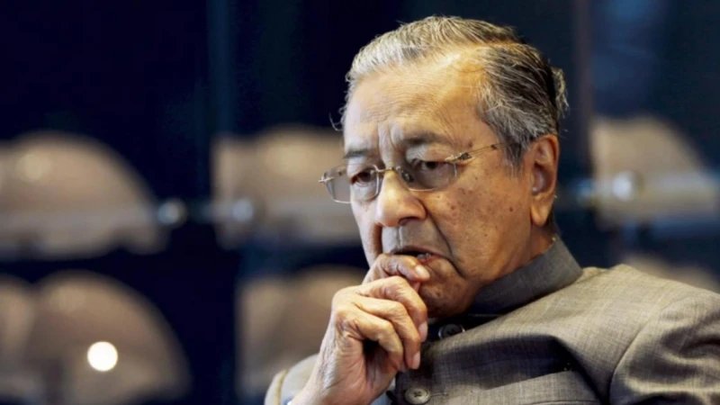 追究「印裔身份證」言論  馬哈迪要告阿末扎希