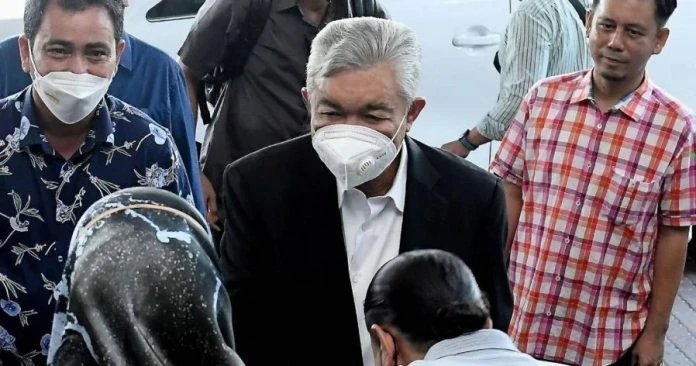 證人:每月送錢阿末扎希長達4年 獻金從20萬新幣增加至52萬新幣