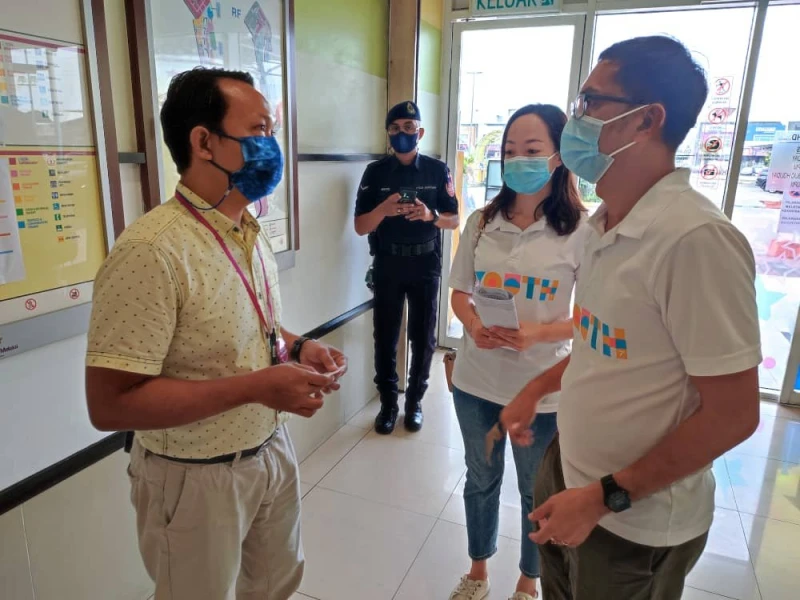 華裔婦超市購物 遭自動門絆倒骨盆裂