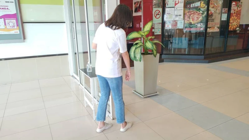 華裔婦超市購物 遭自動門絆倒骨盆裂