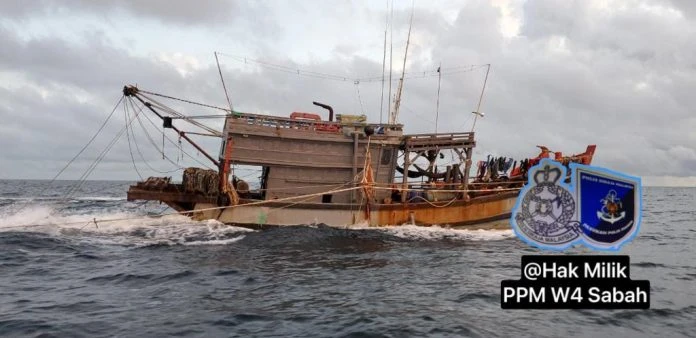 2艘越南漁船非法闖入捕撈 被沙巴水警扣查11人落網