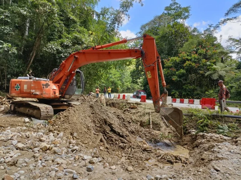 搜尋隊劃5區搜索  出動救生艇獨木舟