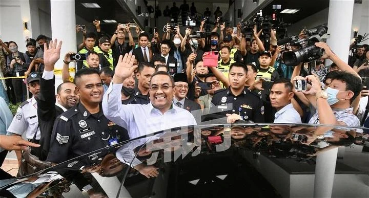 面對2煽動指控　逾百支持者聲援沙努西