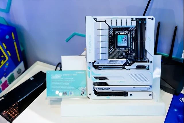 打破桎梏 暢享無線 BW2023華碩發布天選背置主板