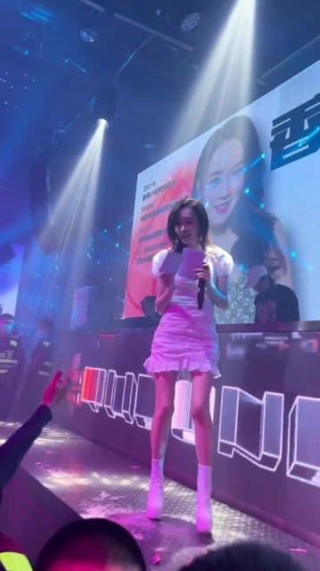 楊思琦廣州性感登台 觀眾脫衣支持網民感慨萬分