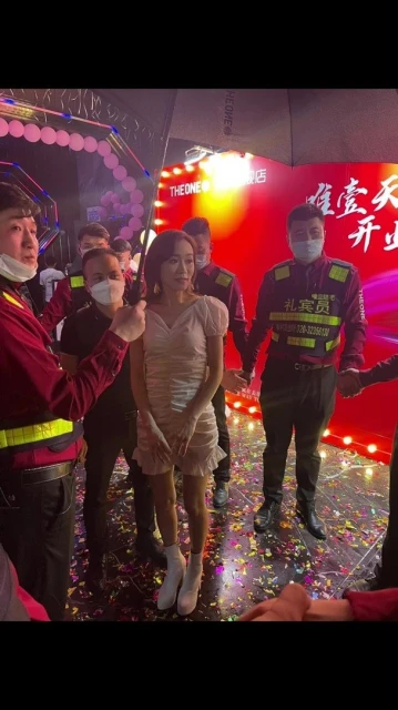 楊思琦廣州性感登台 觀眾脫衣支持網民感慨萬分