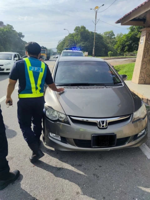 在鄰國以2萬購入複製車 整輛本田思域被充公