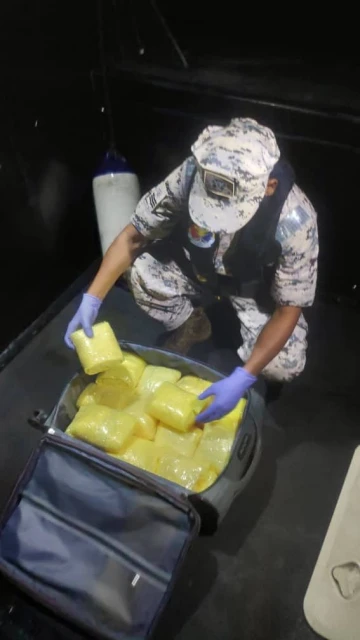 百萬令吉冰毒裝行李箱留海邊待販運出國　遭森甲海事執法機構充公