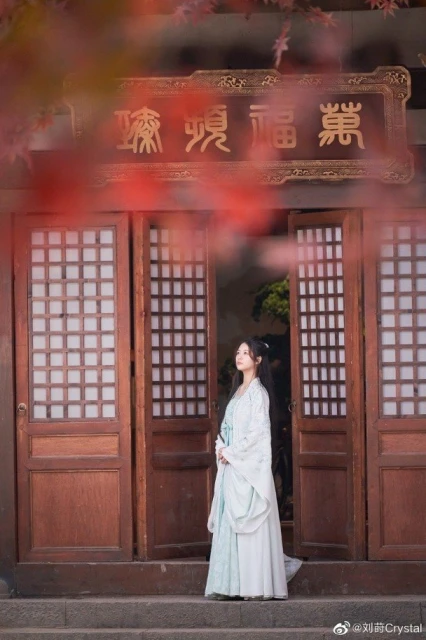 14歲女兒古裝寫真照獲贊有靈氣　翁虹：讓我眼前一亮