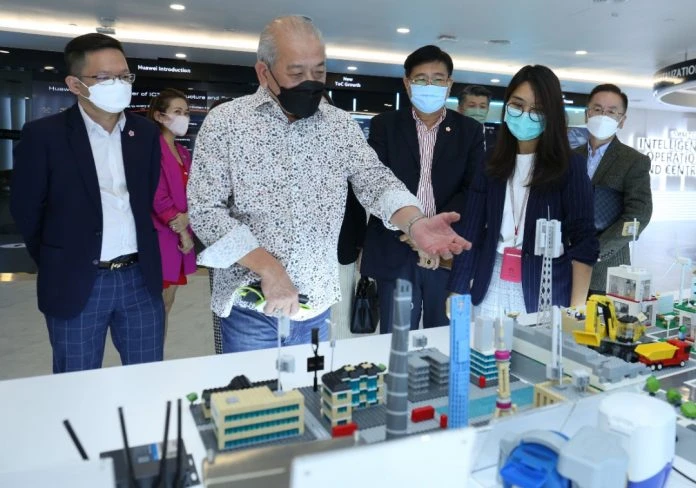 華總訪華為 吳添泉： 華團華商應趕上數碼化列車