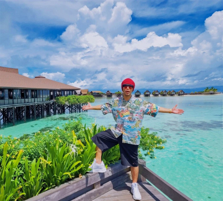 「已很久沒喝酒喝到吐了」　黃明志游沙巴 議員也邀約