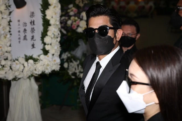 經理人小美父親今出殯　郭富城親自扶靈送最後一程