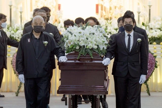 經理人小美父親今出殯　郭富城親自扶靈送最後一程