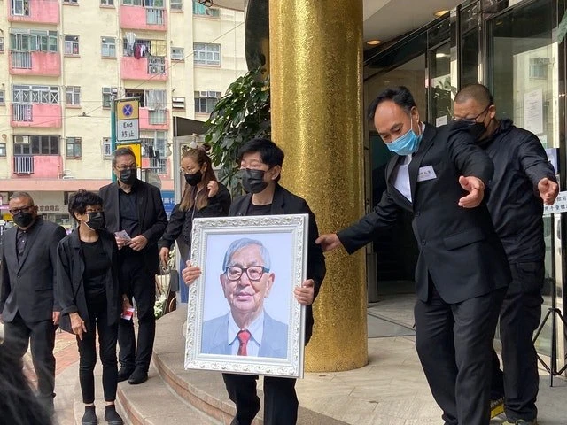 經理人小美父親今出殯　郭富城親自扶靈送最後一程