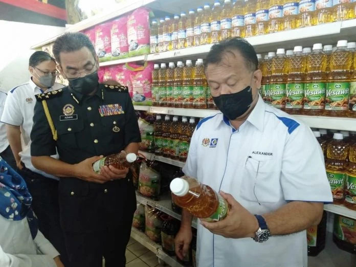 亞歷山大:政府只津貼特定品牌每5公斤食用油