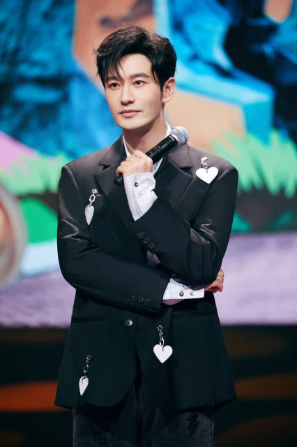 黃曉明遭爆料「秘戀女網紅」？ 新歡被指撞臉Angelababy