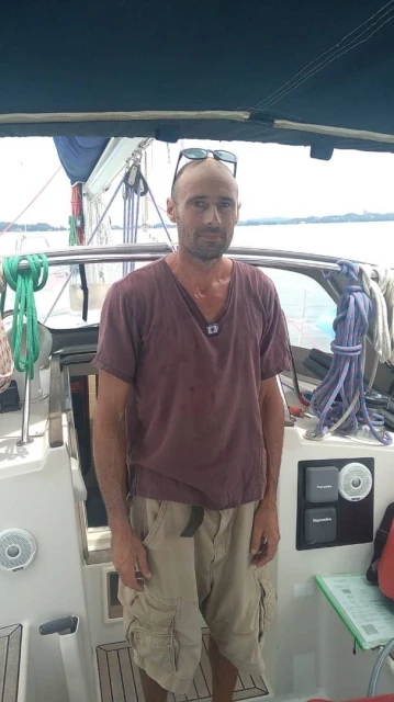 法國男子未持合法旅遊證件 　遊艇非法停泊豐盛港海域遭扣查