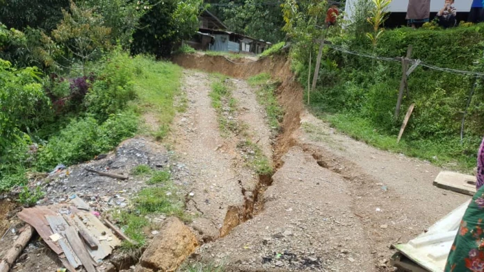蘭瑙甘榜弄多貢拉麻發生土崩