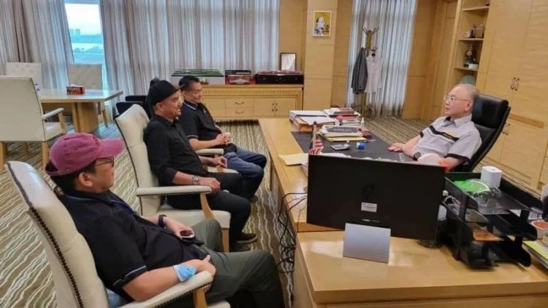 魏家祥與電召車組織代表會面 商討車費高漲課題