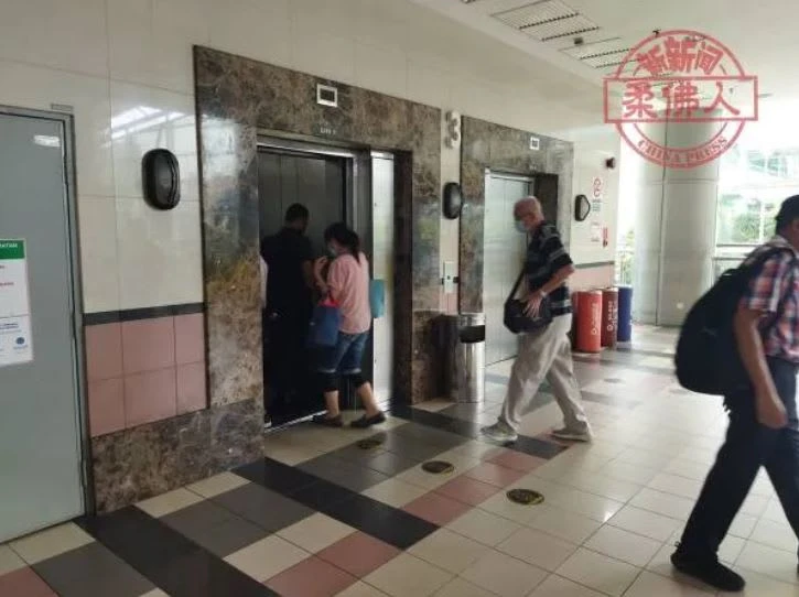 電扶梯從去年修到現在 馬媒批新山關卡醜態迎客