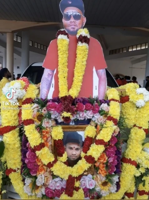 被槍殺黑社會「老二」舉殯　靈柩車設半身肖像站牌引矚目