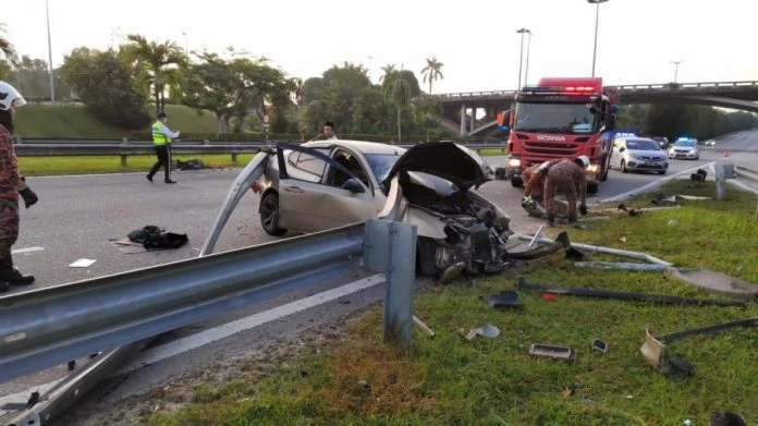 失控撞大道圍欄　29歲男司機當場死亡