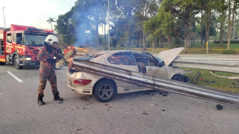 失控撞大道圍欄　29歲男司機當場死亡