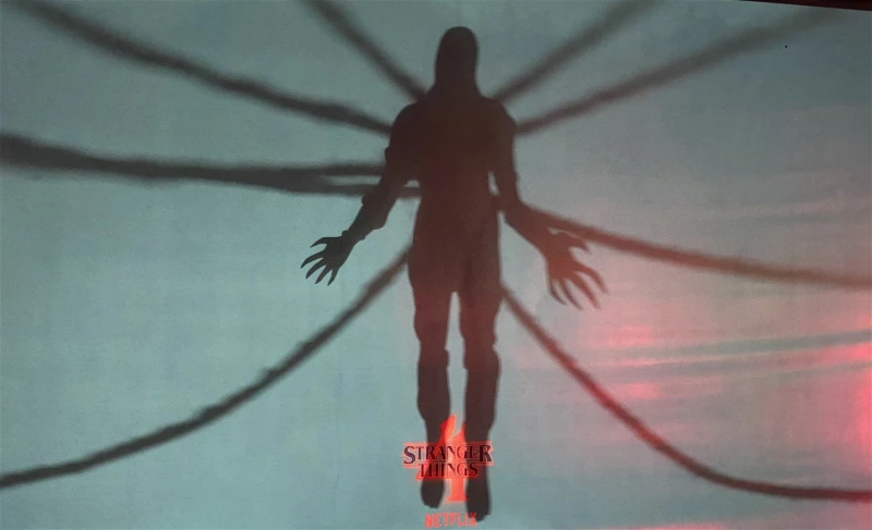 《怪奇物語》第4季回歸！吉隆坡塔出現「裂縫」進入顛倒世界？！