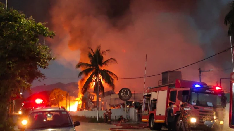 床褥製造廠遭大火造訪燒毀逾80%　傳一消拯員灌救中遭火光閃擊暈倒