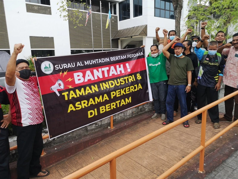 檳議會首日「真熱鬧」　迎來4組人馬和平示威