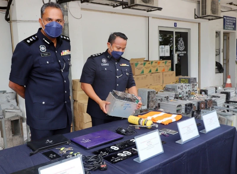 匪徒二度搶劫180台挖礦機　警方逮捕12人通緝3首腦