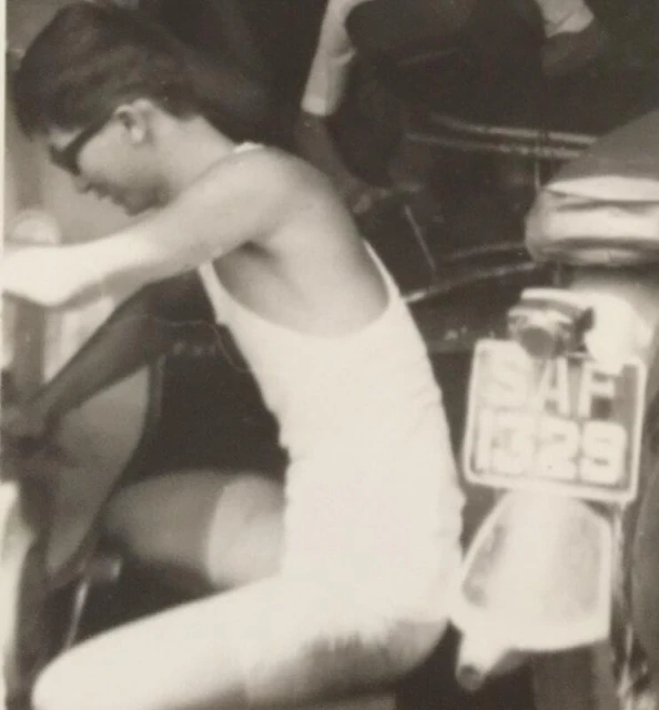 中二退學當散工　53歲考獲博士