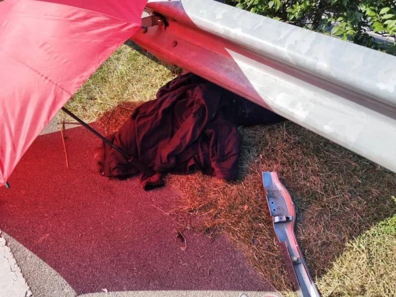 轎車撞轎車復撞分界提　巫裔男拋出車外慘死