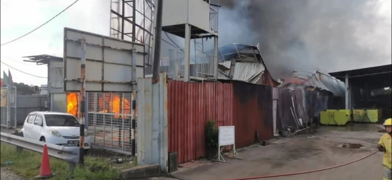 家具廠倉庫火災　華裔業者滅火不慎被灼傷