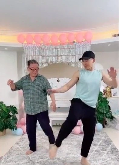 上海解封！李立群奔劉畊宏家跳健身操　網喊：也叫王心凌！