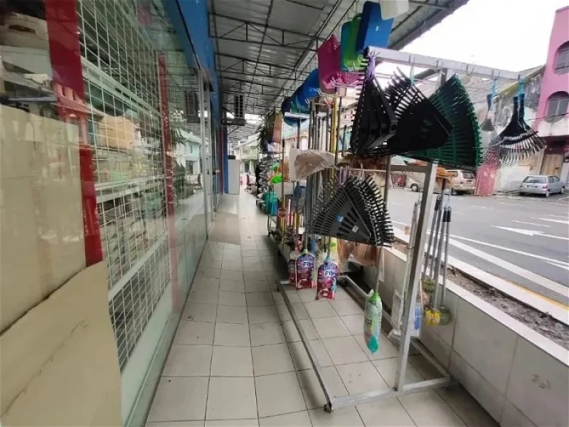 合法化商店五腳基擺放貨物桌椅　芙市政廳即起發准證促商家申請