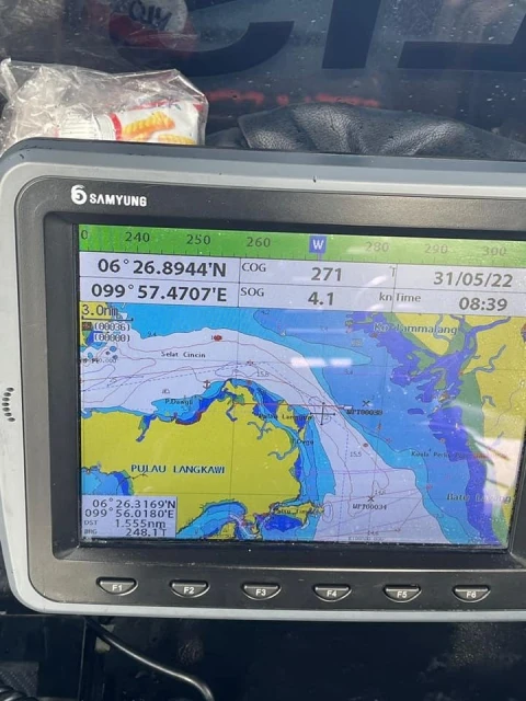 泰國開往大馬貨船遇風暴   貨櫃全掉入海