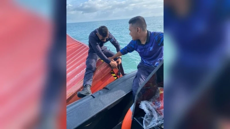 泰貨船往檳城途中遇風暴  18個貨櫃海上漂