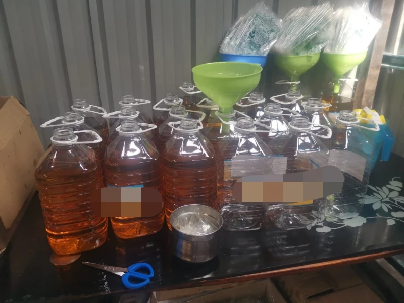 津貼包裝油改裝成桶裝油　雪貿消局起獲7361公斤食油