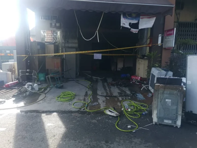 老店主火場救火觸電   「不要救我，走！」成遺言