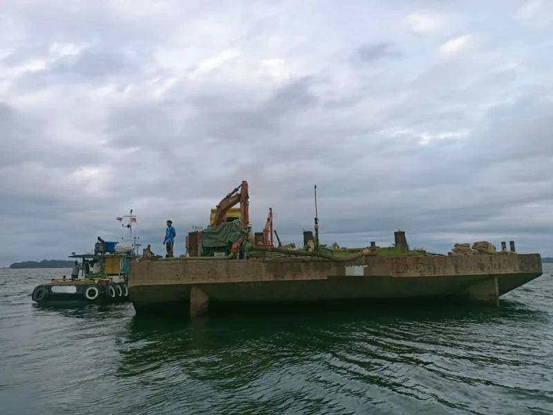 在允許範圍外作業 閩海事局扣拖船駁船