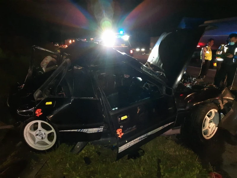 轎車與羅里猛烈碰撞　小姐弟重傷不治