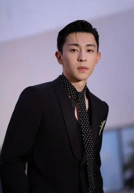 逃漏稅被封殺　鄧倫神隱3個月露面