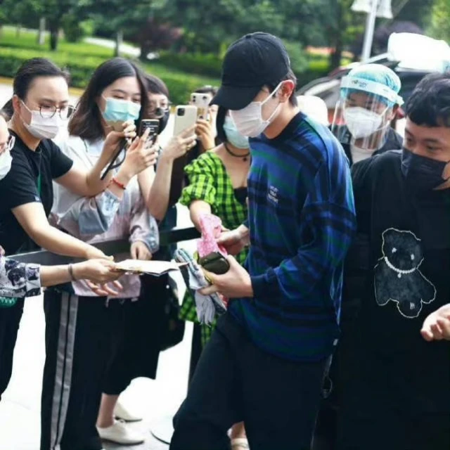 逃漏稅被封殺　鄧倫神隱3個月露面