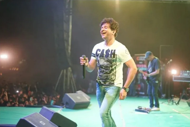 印度男星開唱爆汗唱一小時心臟驟停　最後身影網瘋傳