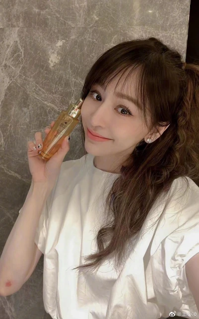 王心凌自拍驚見「手肘整塊紅腫」　網民：要買保險