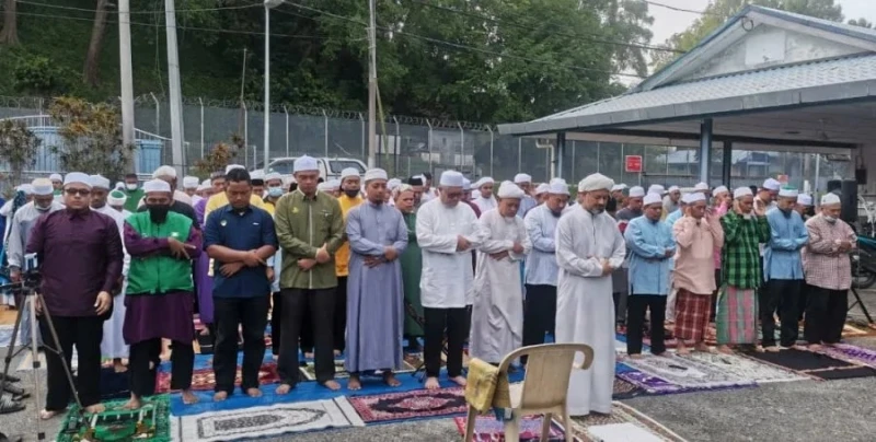 長旱稻田斷水　行政議員與200人祈禱求雨