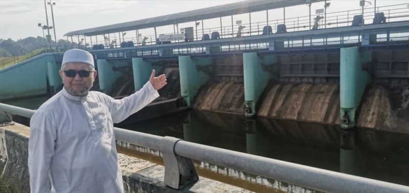 長旱稻田斷水　行政議員與200人祈禱求雨