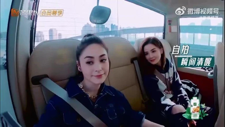 Twins同步自拍收工秒變臉　網笑：太真實了！