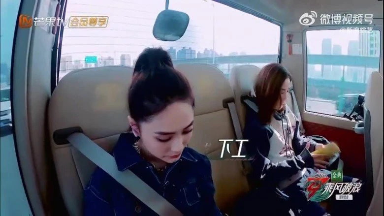 Twins同步自拍收工秒變臉　網笑：太真實了！